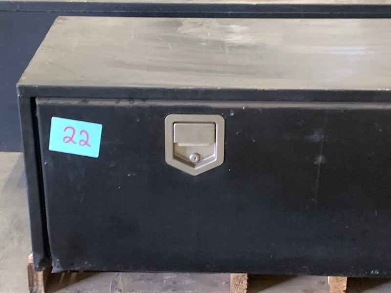 lot 22 image: Commercial Steel Truck Toolbox