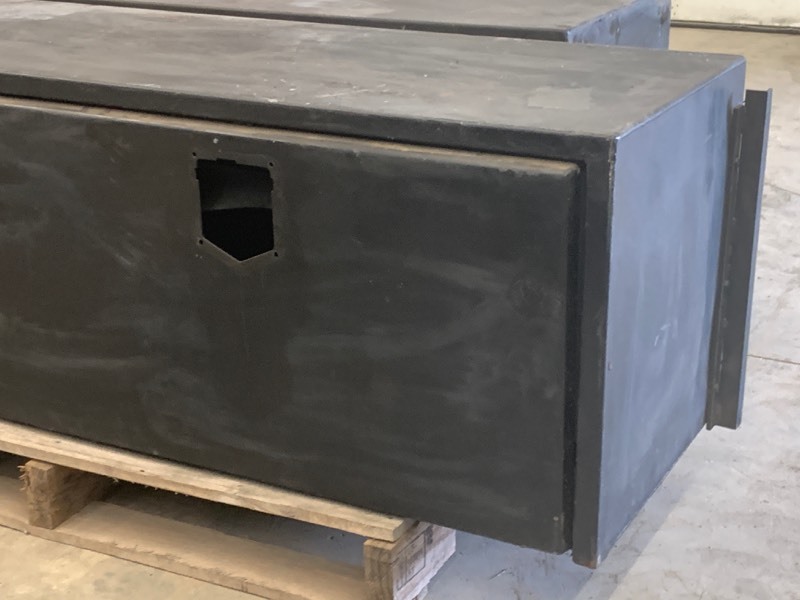 lot 21 image: Commercial Steel Truck Toolbox