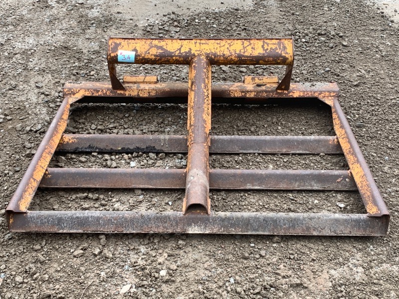 lot 4A image: MTEconoPlane Skid Loader Leveling Bar