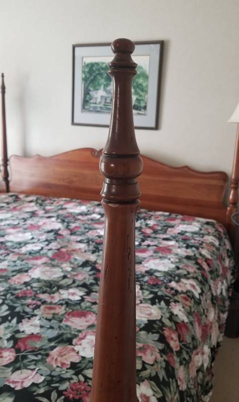 lot 22 image: Gabberts Cherry King 4 Poster Bed