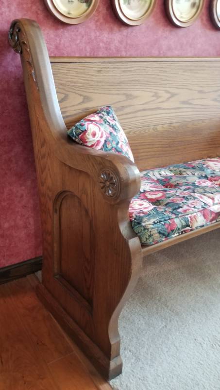 lot 17 image: Antique Church Pew