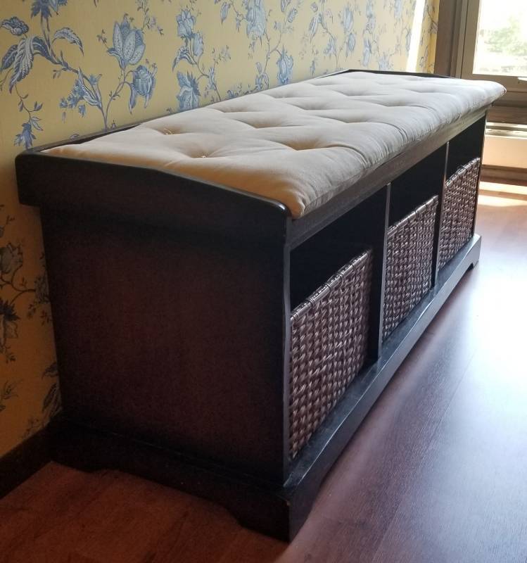 lot 39 image: Cushion Top Entry Bench with Basket Storage