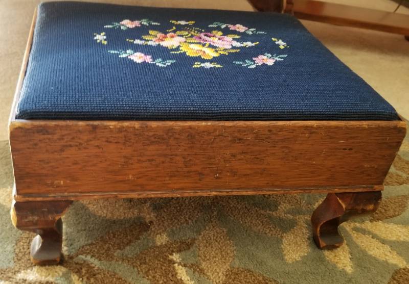 lot 43 image: Antique Needlepoint Foot Stool
