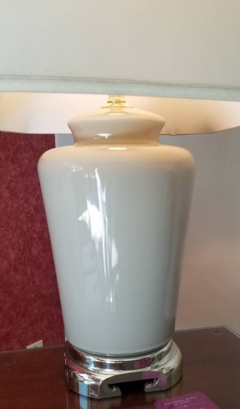 lot 37 image: Ginger Jar Gray Table Lamp