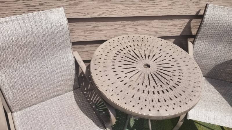 lot 34 image: Hi Top Patio Caf Table and Chairs