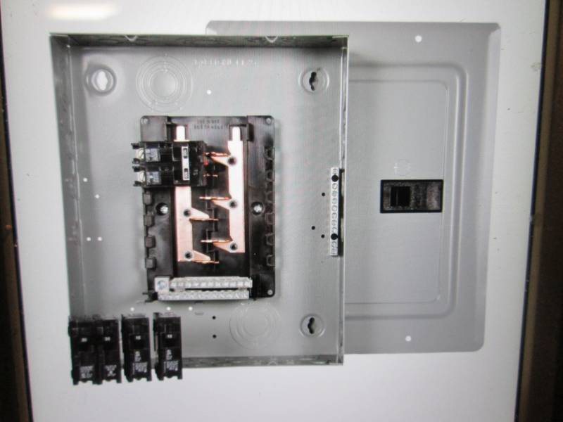 lot 18 image: Murry 100 Amp 10-Space 20-Circuit M...
