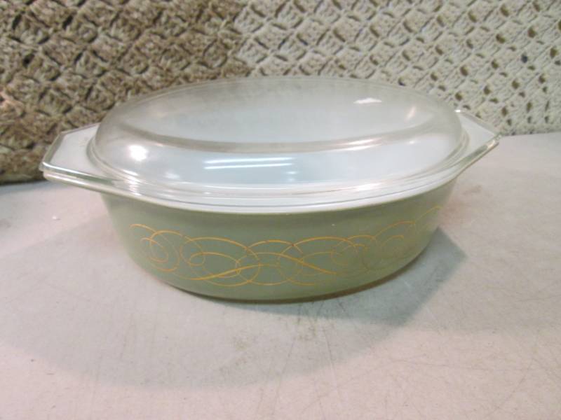 lot 36 image: Vintage Pyrex 2 12 Qt 045 Bake Dis...