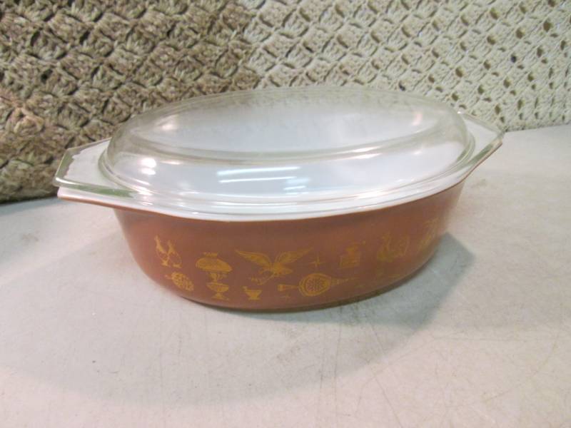 lot 37 image: Vintage Pyrex 2 12 Qt 045 Bake Dis...