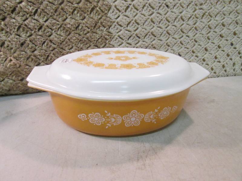 lot 40 image: Vintage Pyrex Ovenware 045 with Lid...