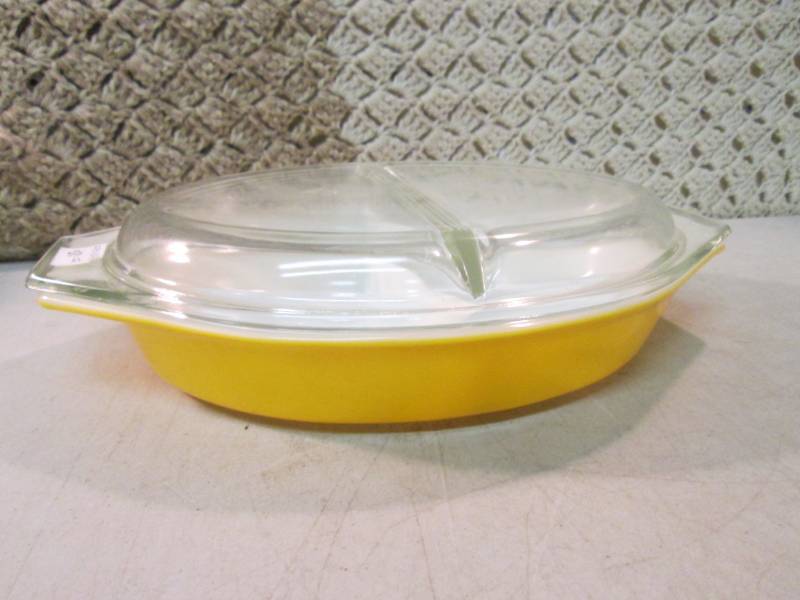 lot 45 image: Vintage Pyrex 1 12 Qt Divided Dish...