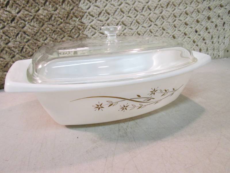 lot 49 image: Vintage Pyrex 2 12 Qt Ovenware 035...