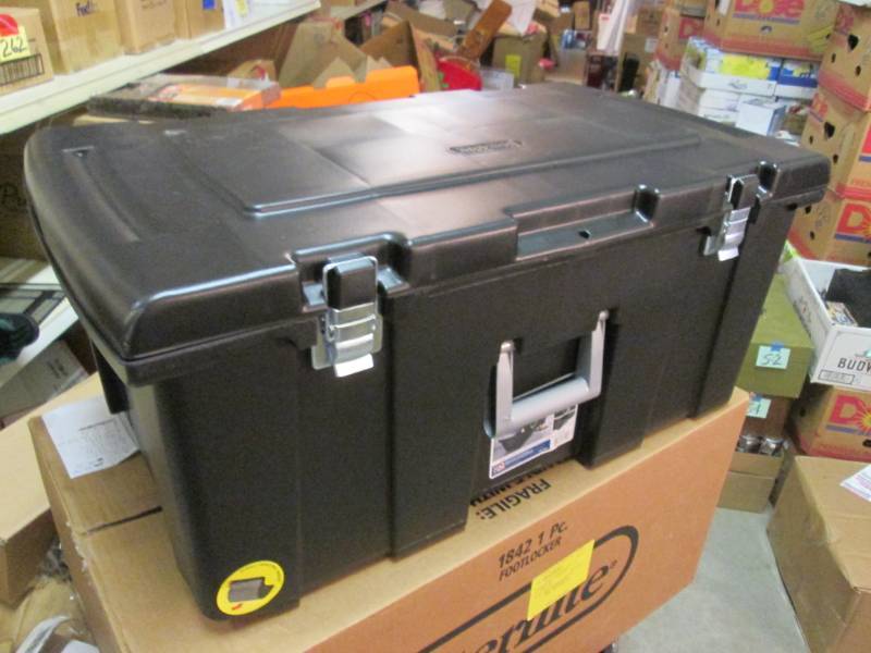 lot 58 image: Sterilite 92 quart Footlocker Stora...