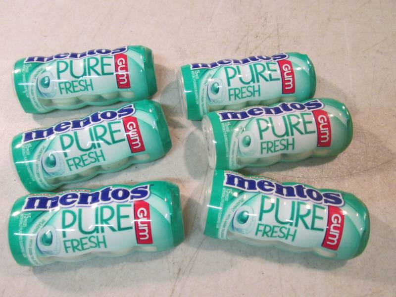 lot 77 image: 6 Mentos Pure Fresh Gum Spearmint B...