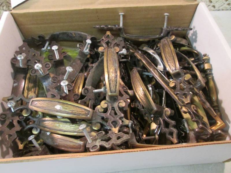 lot 89 image: Box Full of Assorted Drawer and Cab...