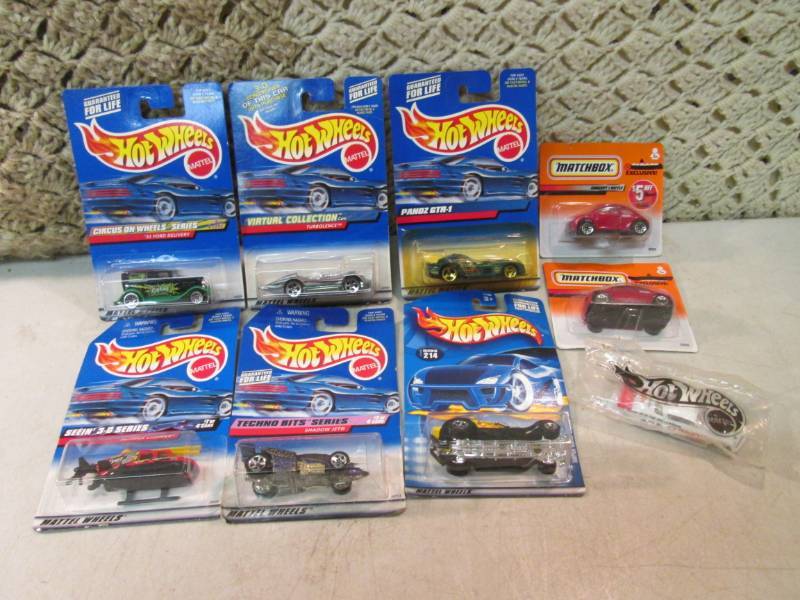 lot 118 image: Lot of Hot Wheels and Matchbox Cars...