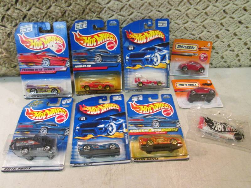 lot 119 image: Lot of Hot Wheels and Matchbox Cars...