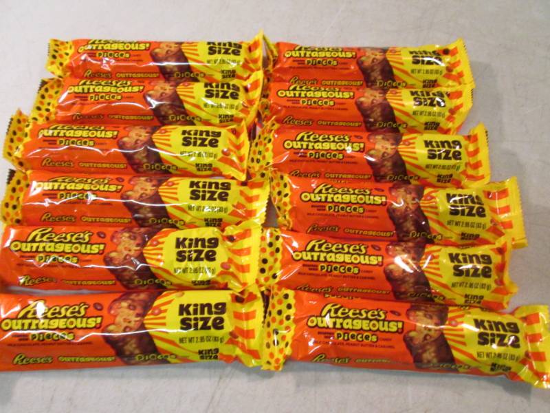 lot 148 image: 12 King Size Reeses Outrageous Cand...