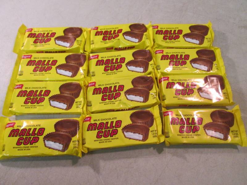 lot 155 image: 12 Milk Chocolate Mallo Cups Best b...