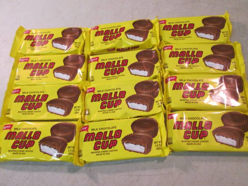 lot 157 image: 12 Milk Chocolate Mallo Cups Best b...