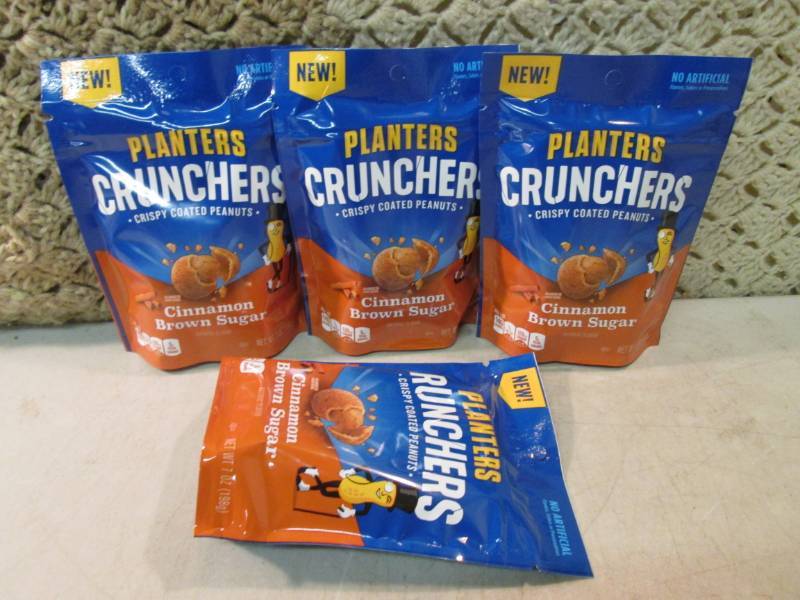 lot 168 image: 4 Bags of Planters Crunchers Cinnam...