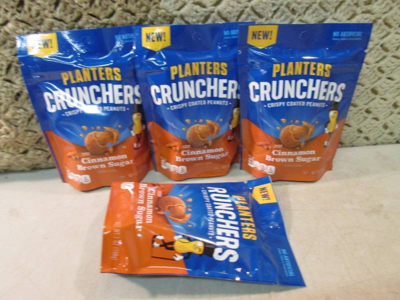 lot 169 image: 4 Bags of Planters Crunchers Cinnam...