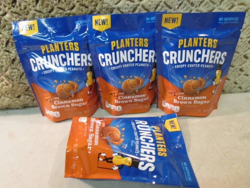 lot 171 image: 4 Bags of Planters Crunchers Cinnam...