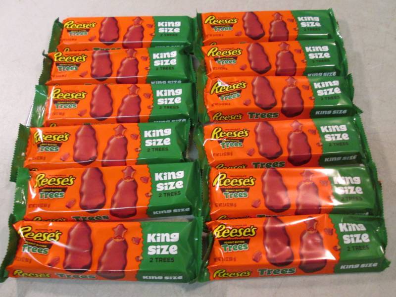 lot 181 image: 12 King Size Reeses Peanut Butter T...