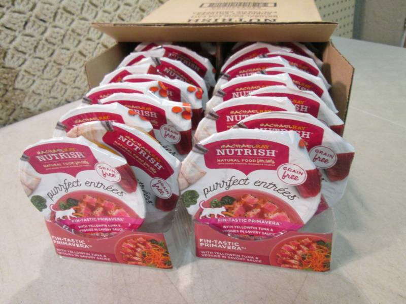 lot 197 image: Case of 24 RachaelRay Nutrish Purrf...