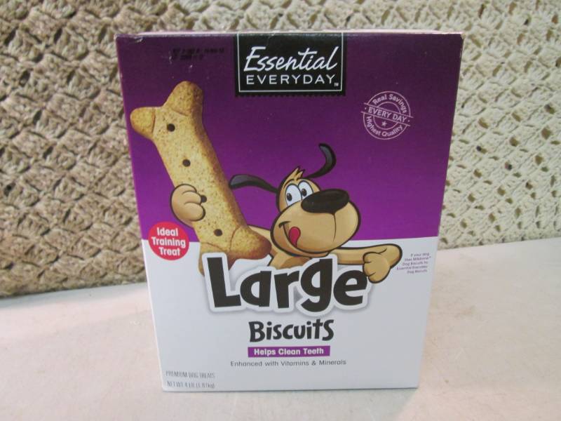 lot 198 image: 4 Pound Box of Large Dog Treat Bisc...