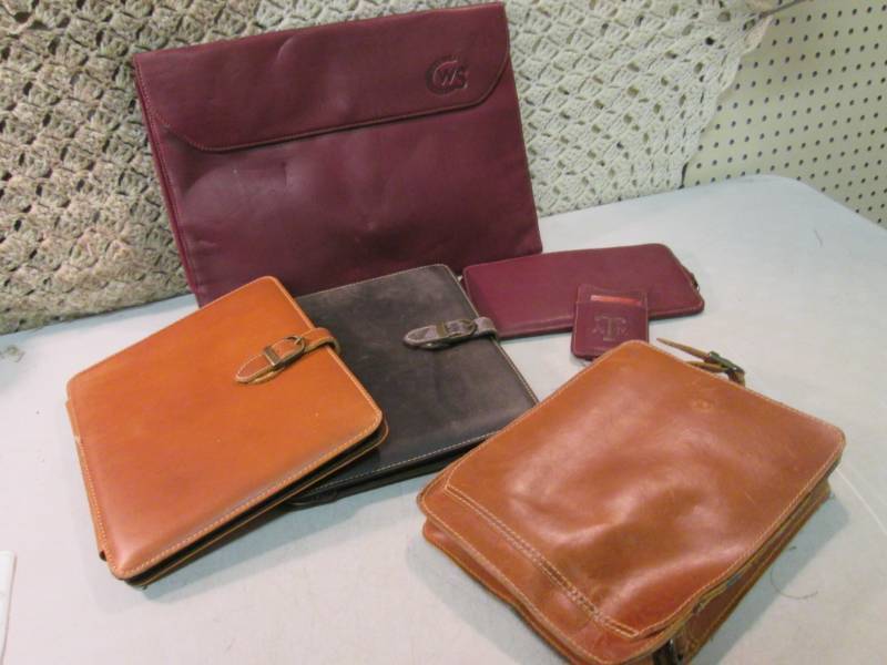 lot 258 image: Assorted Leather Items  D-2...