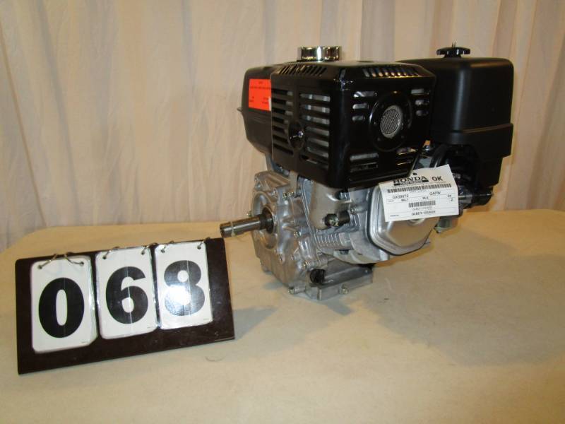 lot 68 image: Honda Engine GX390