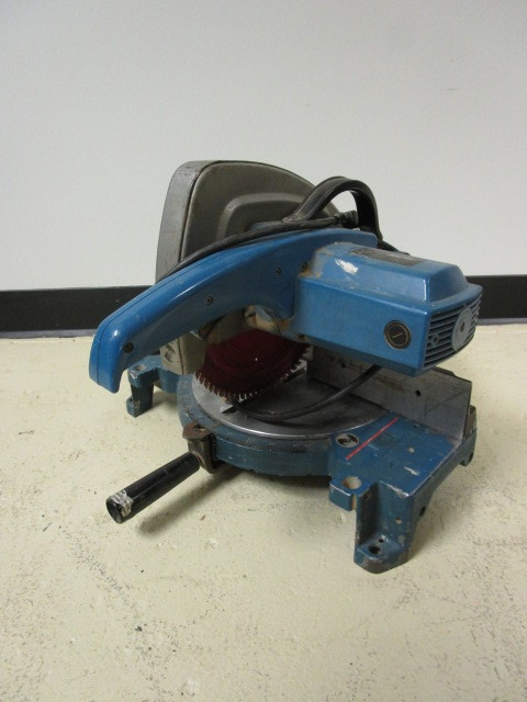 lot 103 image: RYOBI 10 MITER SAW