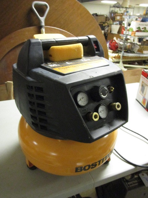 lot 125 image: BOSTITCH AIR COMPRESSOR