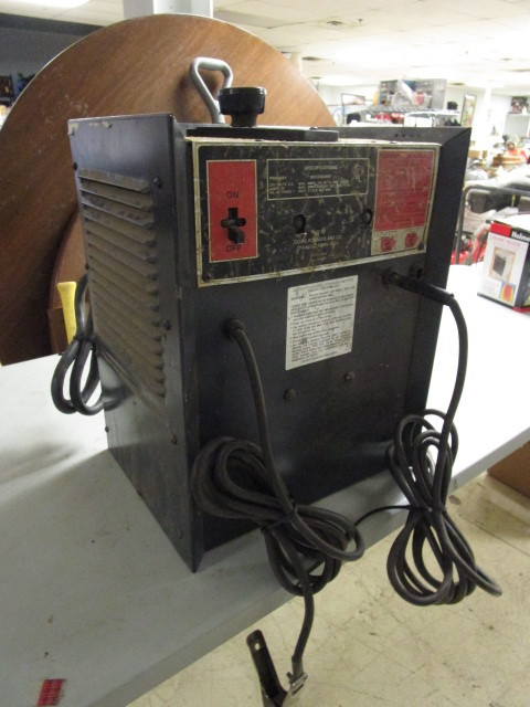 lot 128 image: CRAFTSMAN DUEL RANGE WELDER