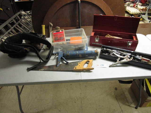 lot 134 image: TOOL BELT AND ASSORTED HAND TOOLS
