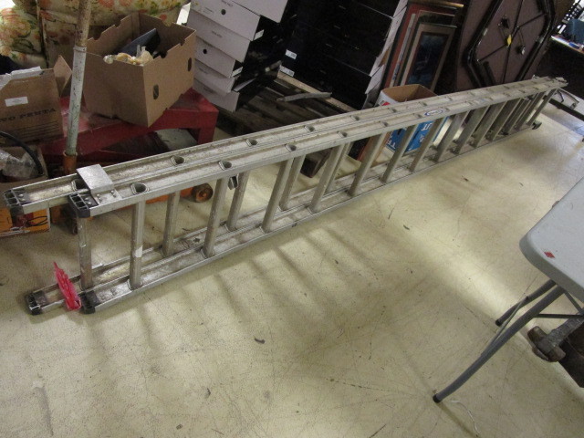 lot 143 image: WERNER 28 EXTENSION LADDER