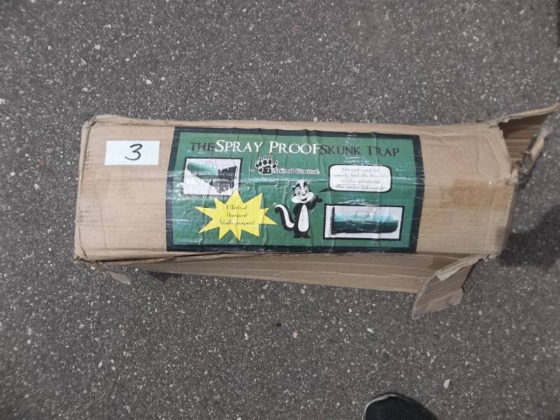 lot 3 image: Spray-Proof Skunk Trap