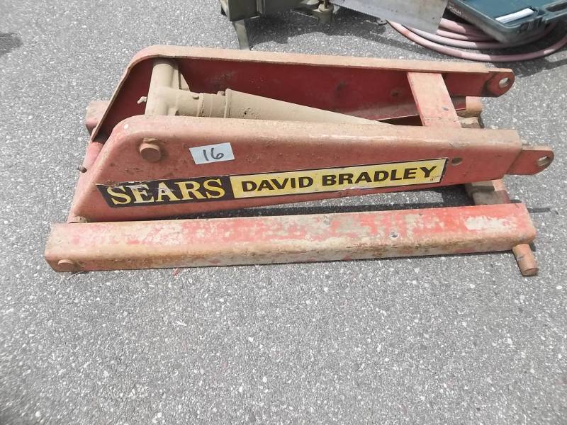 lot 16 image: Sears David Bradley Hydraulic Dump Box Lift
