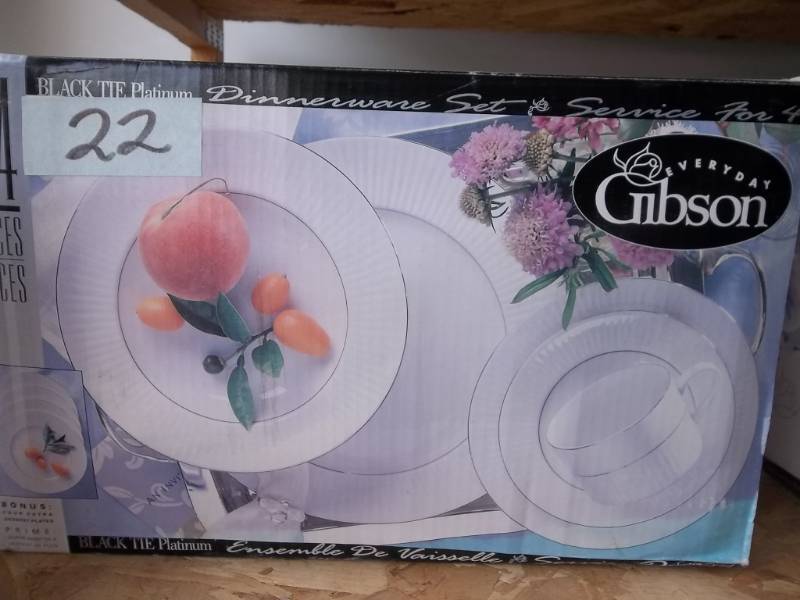 lot 22 image: Gibson New Dish Set 24 Pieces. Service For 4