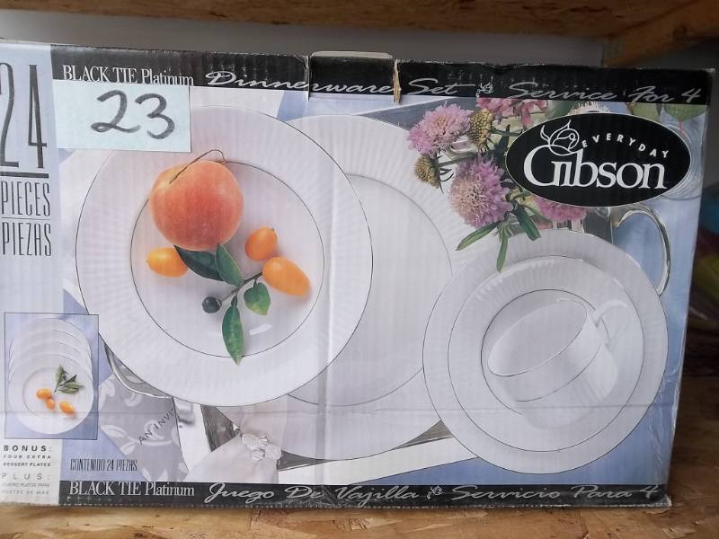 lot 23 image: Gibson New Dish Set 24 Pieces. Service For 4
