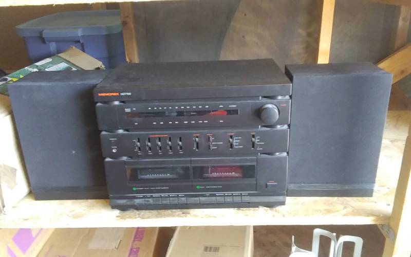 lot 48 image: Memorex MD7100 Stereo With Speakers