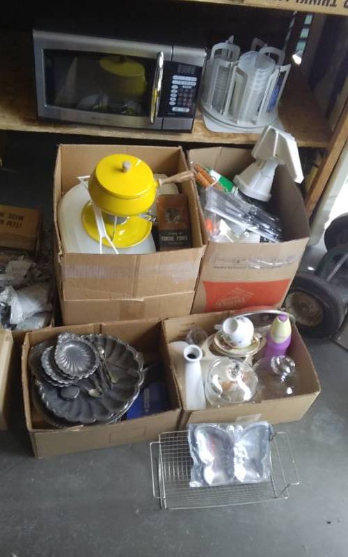 lot 55 image: Emerson 1350 Watt Stainless Steel Microwave & Other Kitchen Related