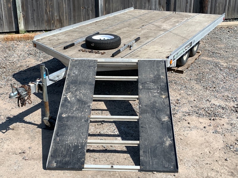 lot 2 image: 2006 Aluma Snowmobile Trailer