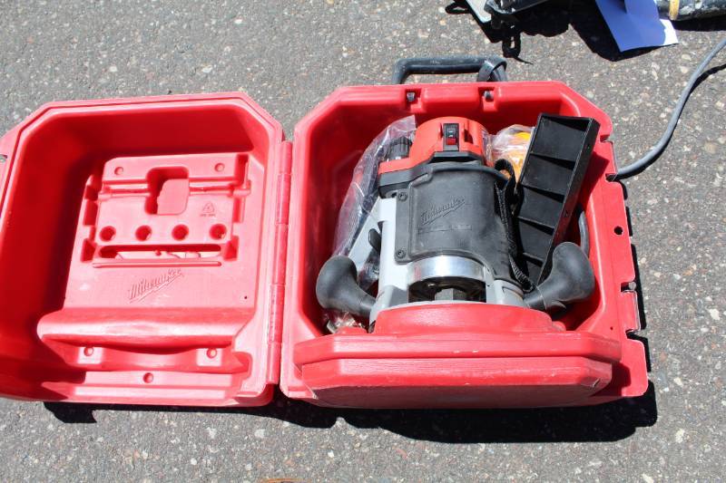 lot 84 image: Milwaukee Heavy Duty Router Motor with Case
