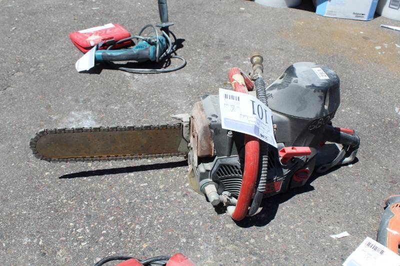 lot 101 image: Wet StoneConcrete Diamond Chainsaw with Two Diamond Blades