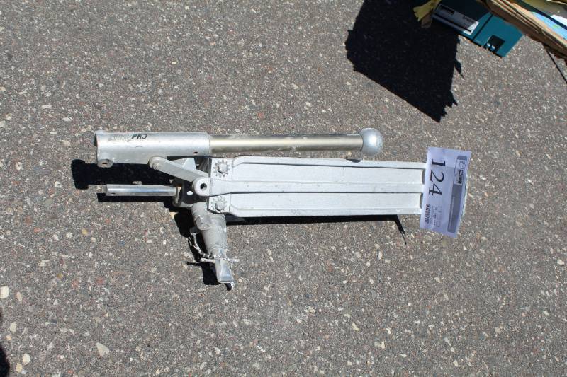 lot 124 image: FinishPro Dry Wall Pump
