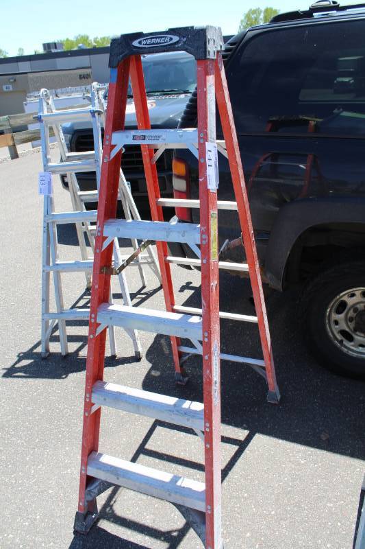 lot 141 image: Werner 6ft. Fiberglass Step Ladder
