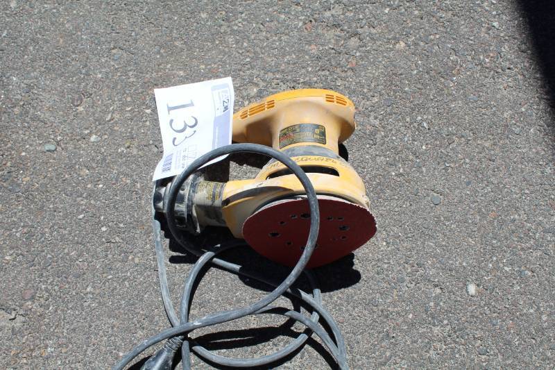 lot 133 image: DeWalt Random Orbit Palm Sander