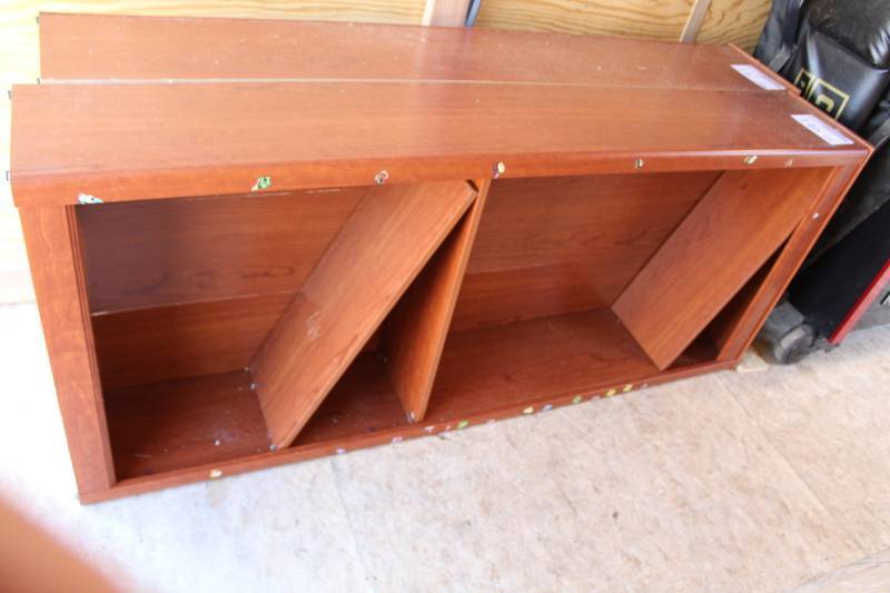 lot 146 image: Bookcase with 3-Adjustable Shelves