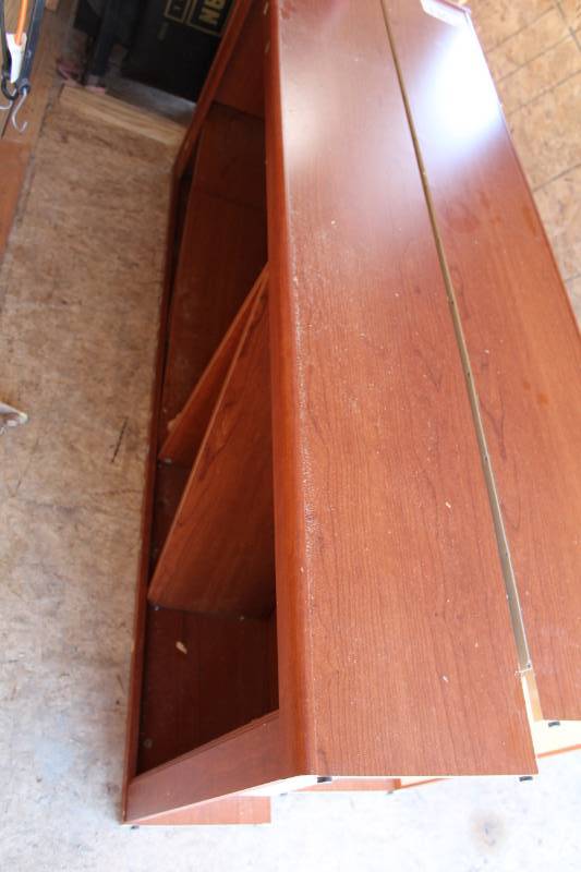 lot 147 image: Bookcase with 3-Adjustable Shelves